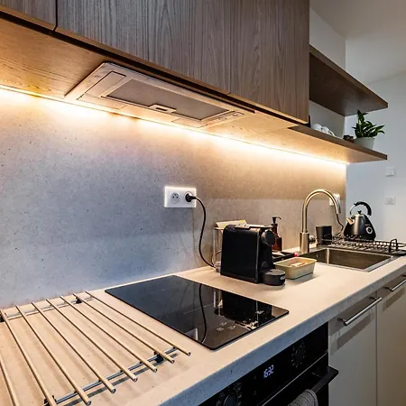 Apartment Modern With Skyline View *